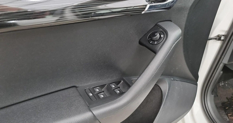Skoda Octavia cena 55900 przebieg: 181638, rok produkcji 2018 z Tuczno małe 301